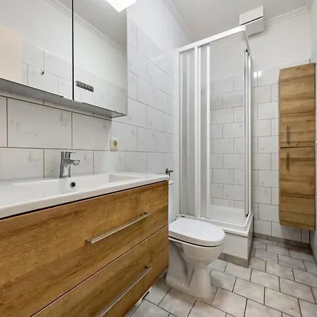 In Der Mecklenburger Seenplatte, Cleaning Included Apartment